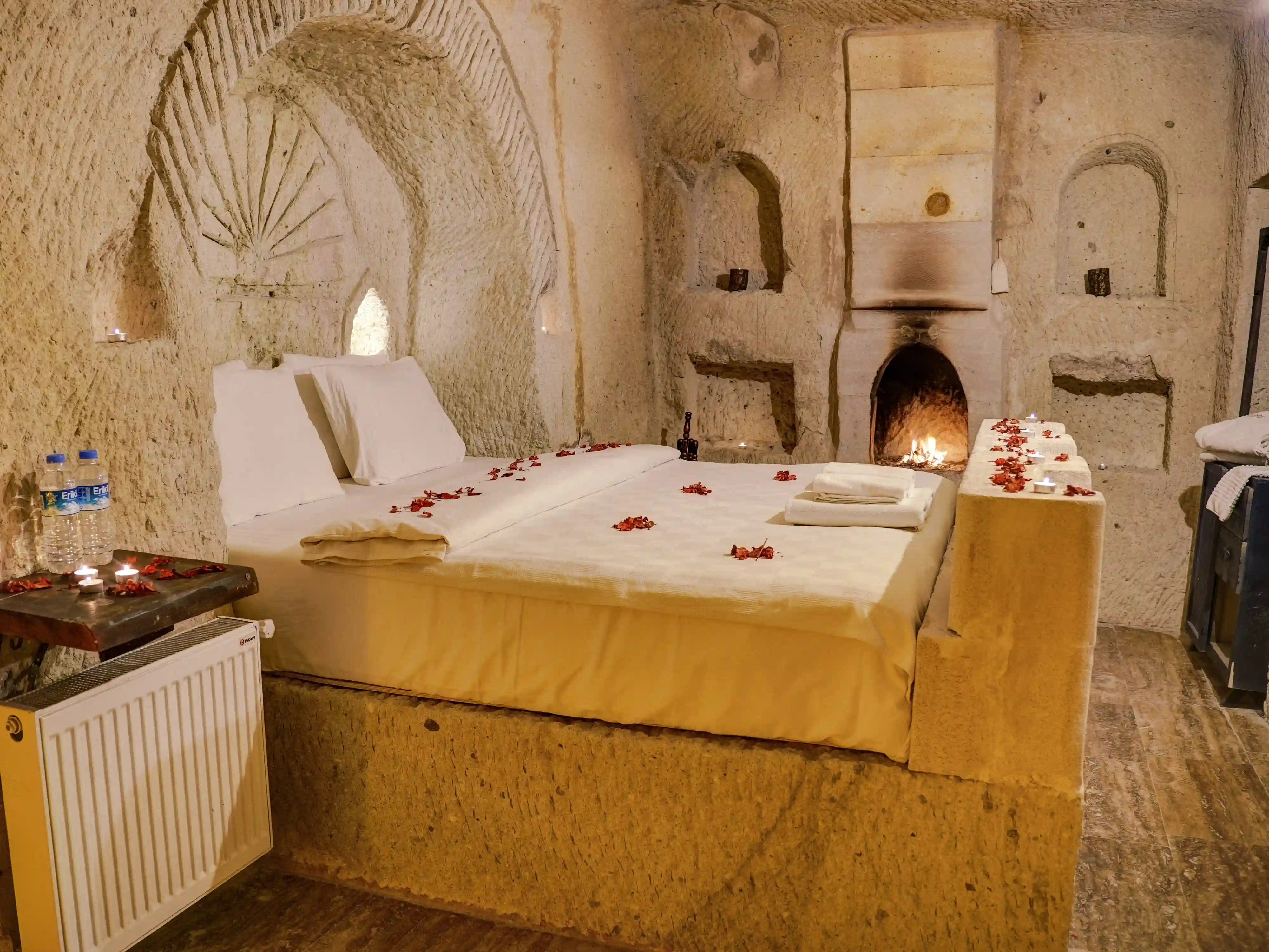 Defne Cave Honeymoon Suite