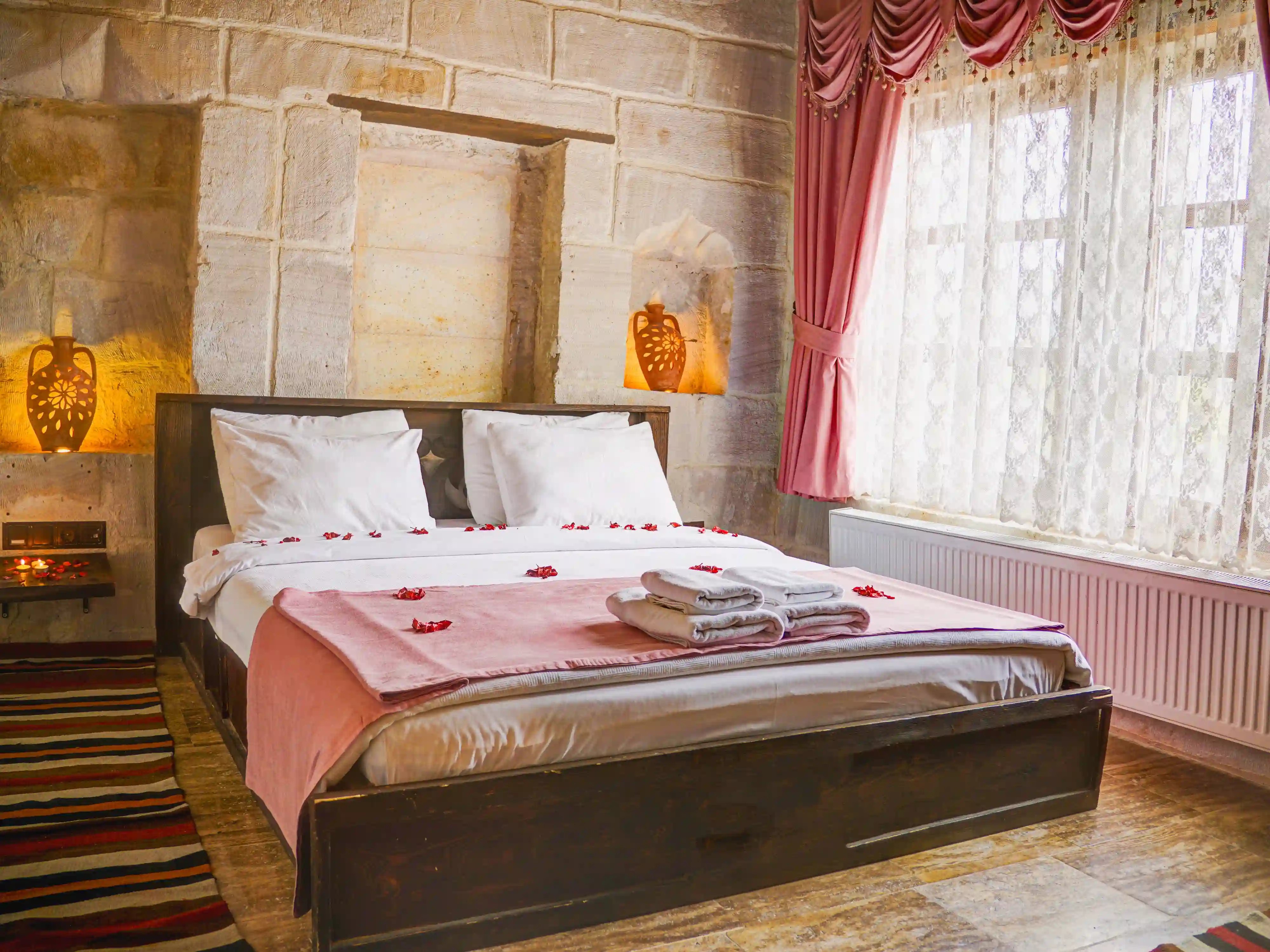 Deniz Stone Room